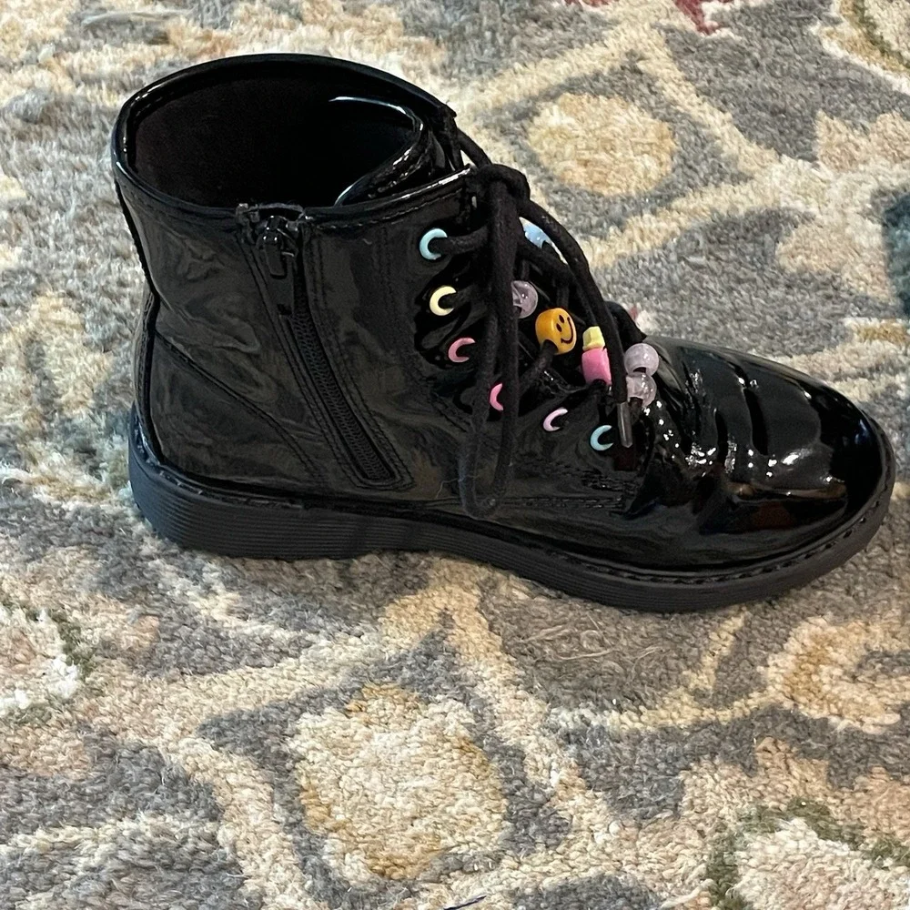 The Children's Place Girls Combat Boots Size 2 Patent Leather Black School